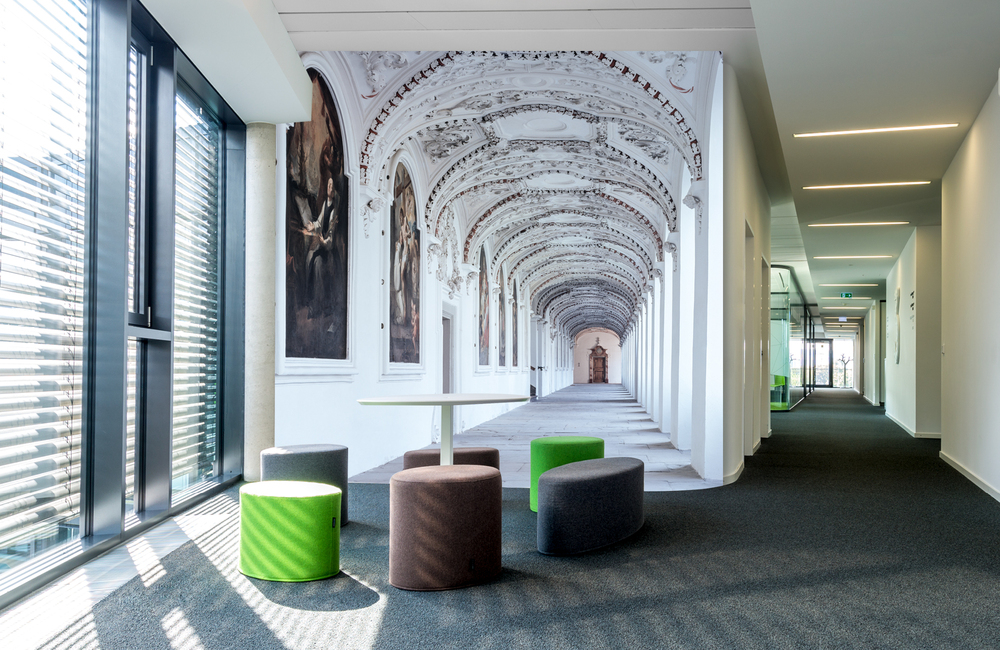 Kloster in Weiss &ndash; Akustikbilder und Schallabsorber von SCHALLSAUGER&reg;