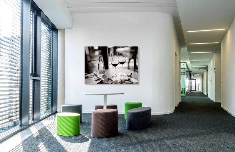 Bistro Parisien &ndash; Akustikbilder und Schallabsorber von SCHALLSAUGER&reg;