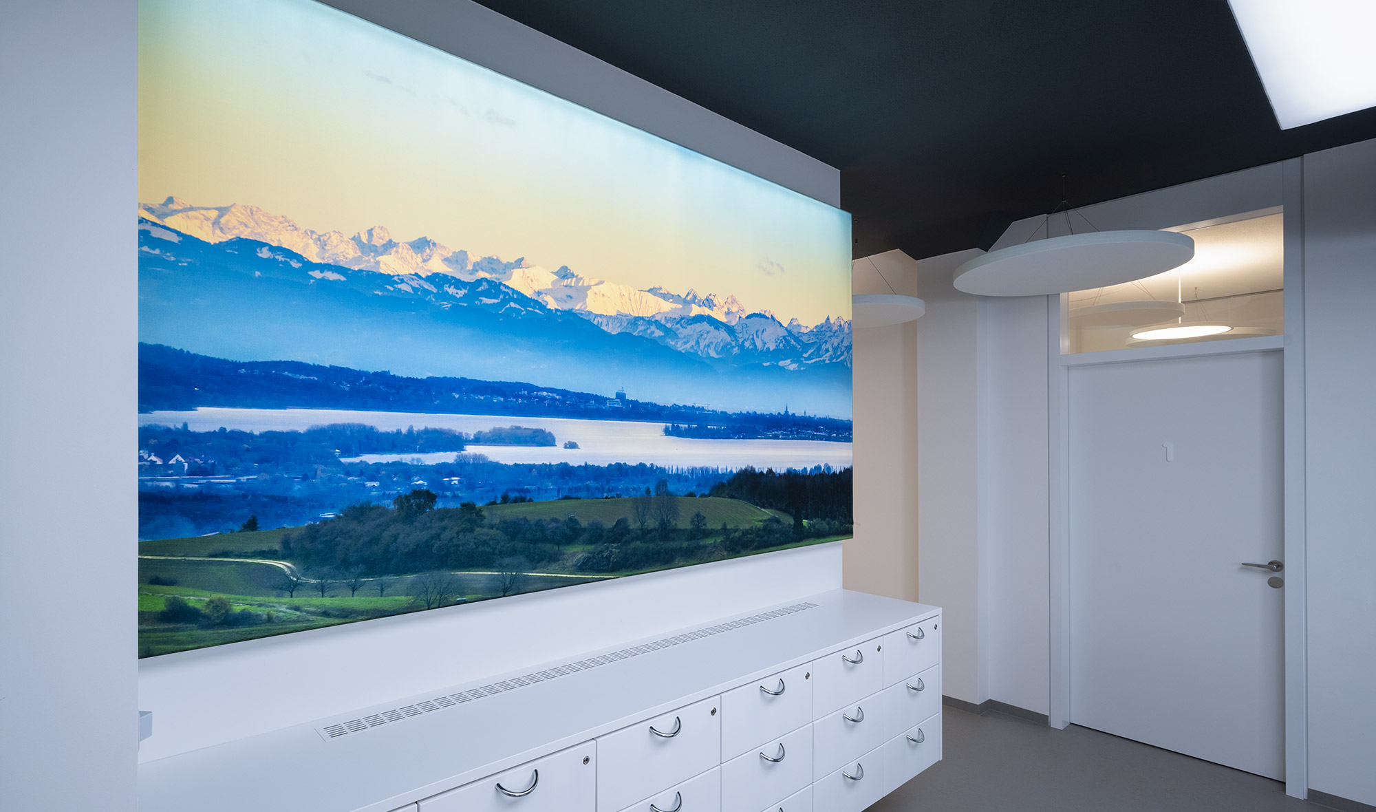 Dr. Adler & Dr. Thimm &ndash; Akustikbilder und Schallabsorber von SCHALLSAUGER&reg;