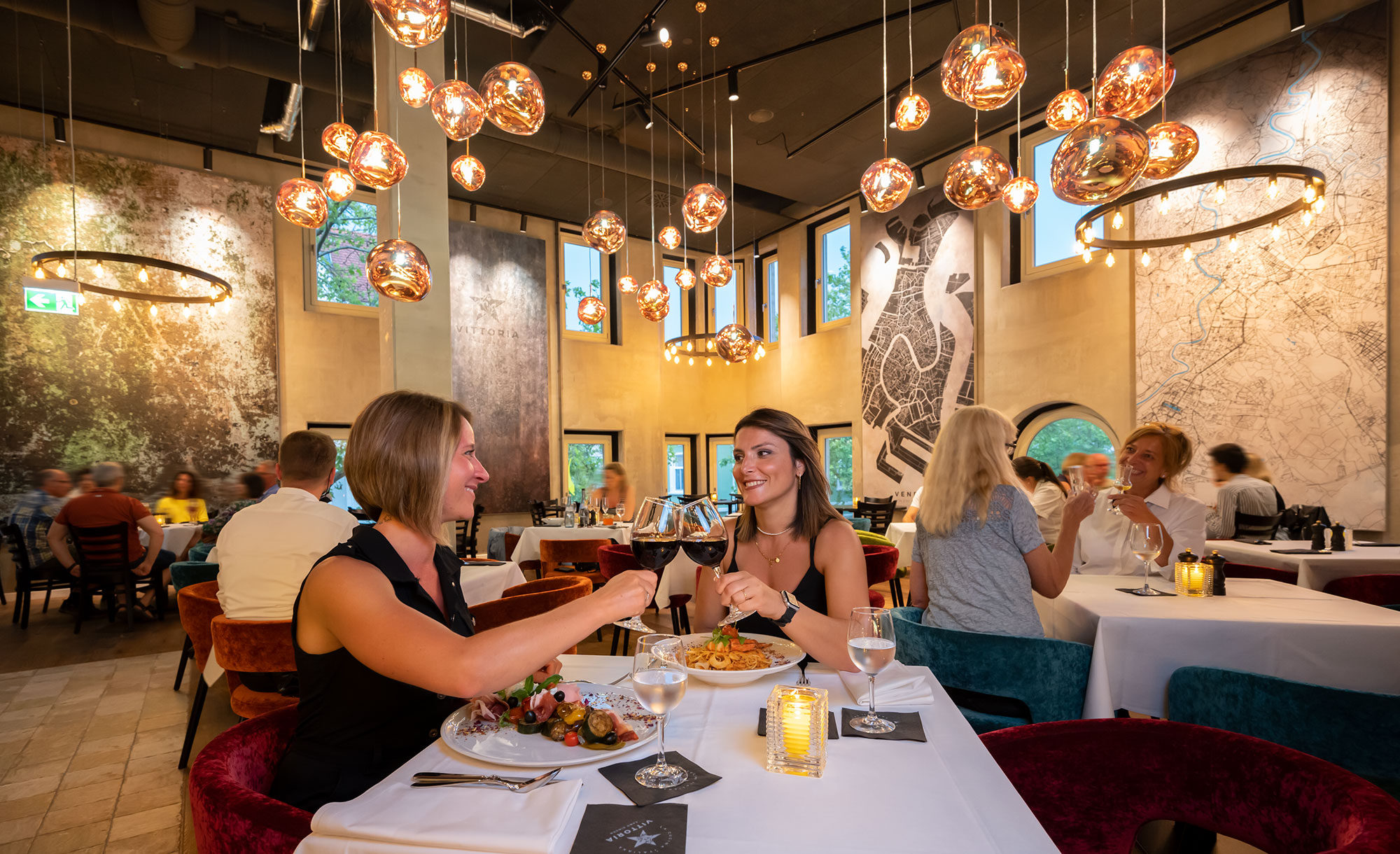 Hotellerie, Gastronomie &ndash; Akustikbilder und Schallabsorber von SCHALLSAUGER&reg;