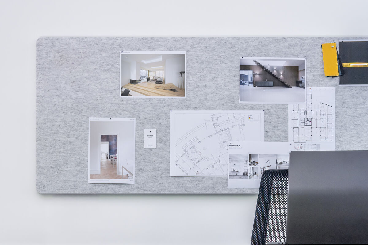 Frameless Wall graues rahmenloses Akustik-Wandpaneel als pinnbare Pinnwand mit Fotos und Plänen, Detailansicht
